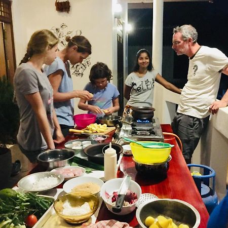 Sweet Home Tourist Rest, Cooking Classes & Tours 아누라다푸라 외부 사진