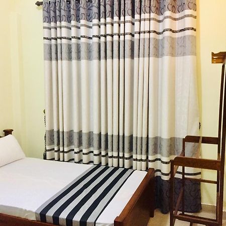 Sweet Home Tourist Rest, Cooking Classes & Tours 아누라다푸라 외부 사진