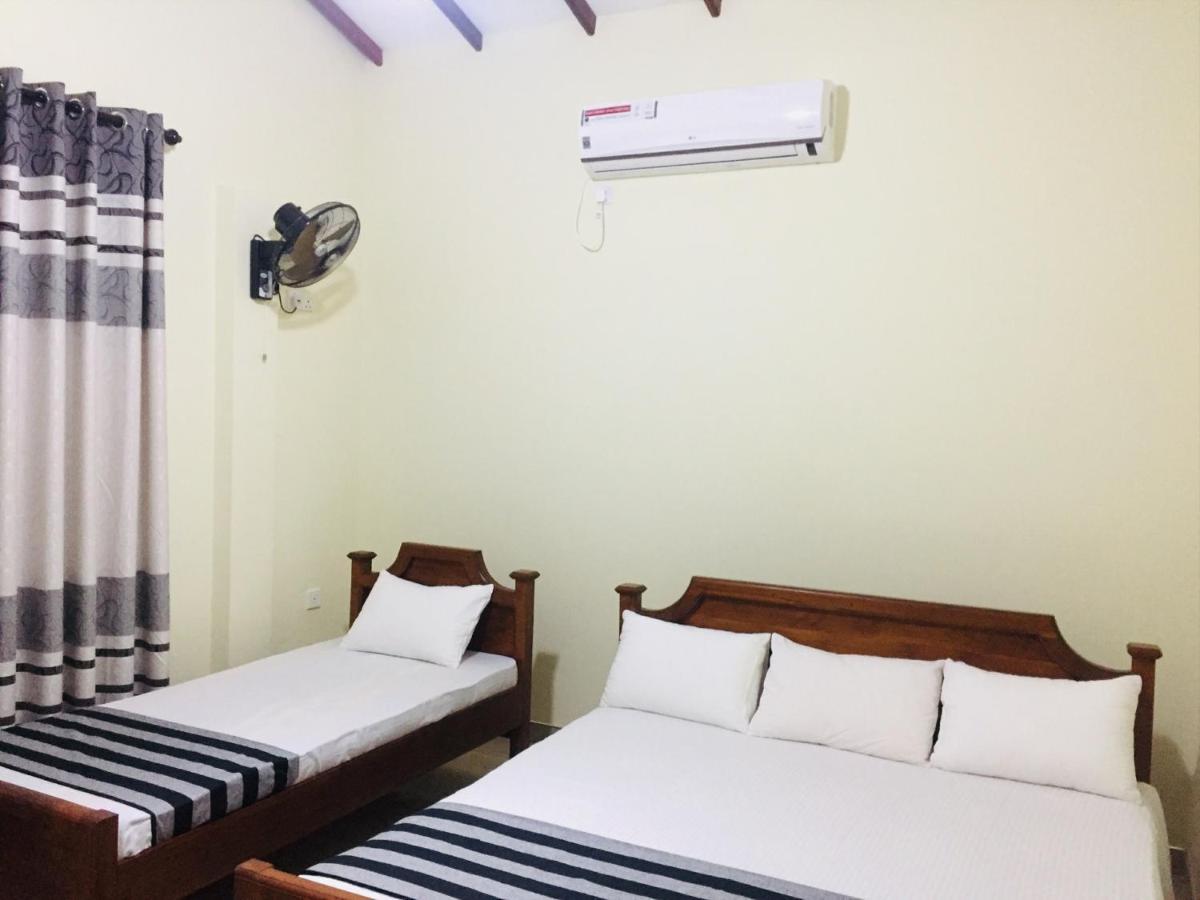 Sweet Home Tourist Rest, Cooking Classes & Tours 아누라다푸라 외부 사진
