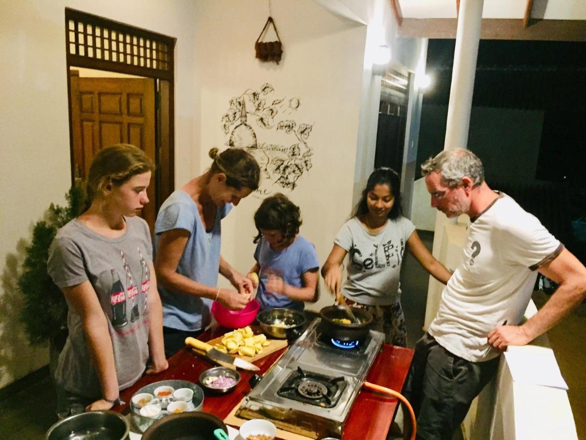 Sweet Home Tourist Rest, Cooking Classes & Tours 아누라다푸라 외부 사진
