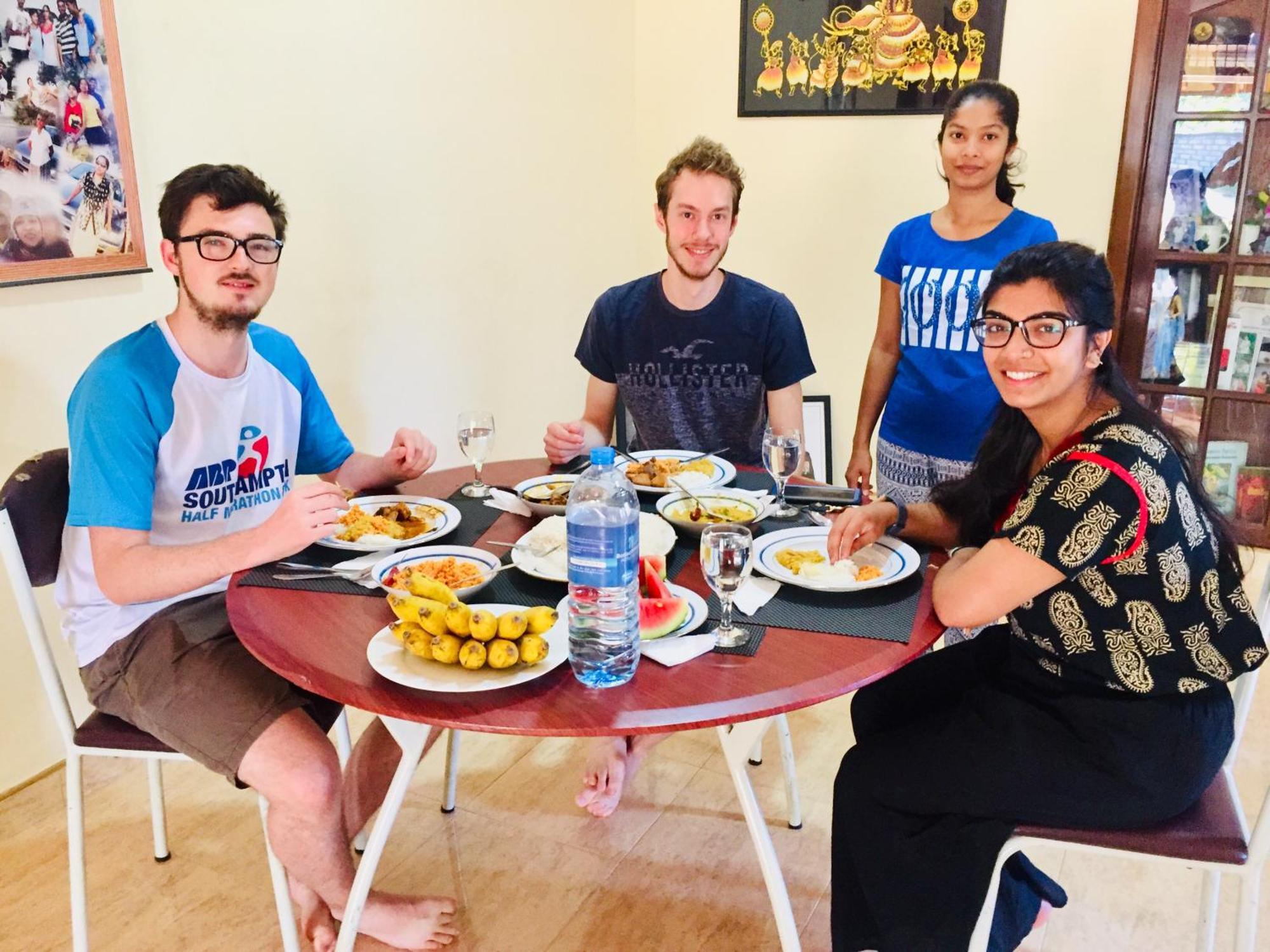 Sweet Home Tourist Rest, Cooking Classes & Tours 아누라다푸라 외부 사진