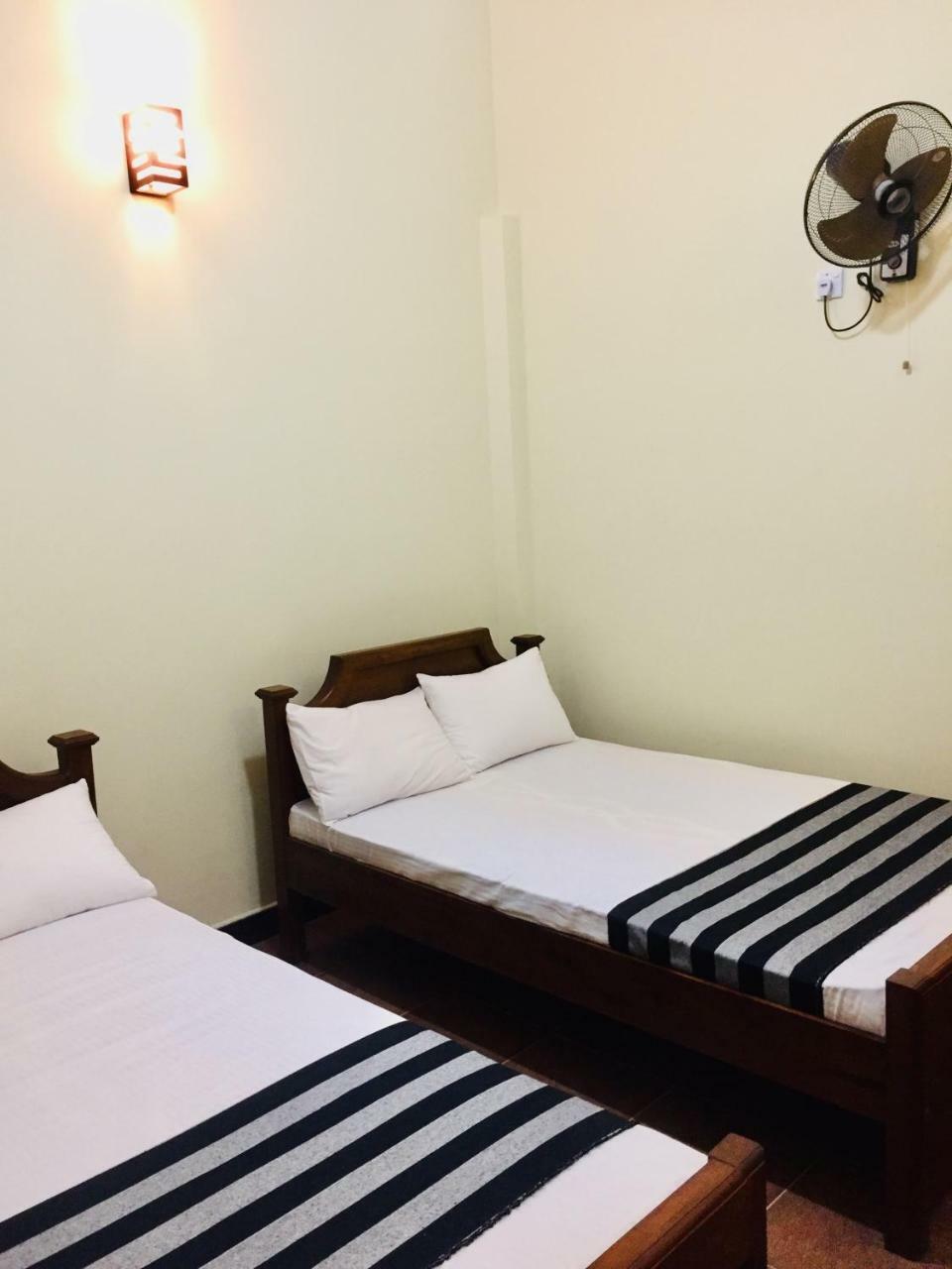 Sweet Home Tourist Rest, Cooking Classes & Tours 아누라다푸라 외부 사진