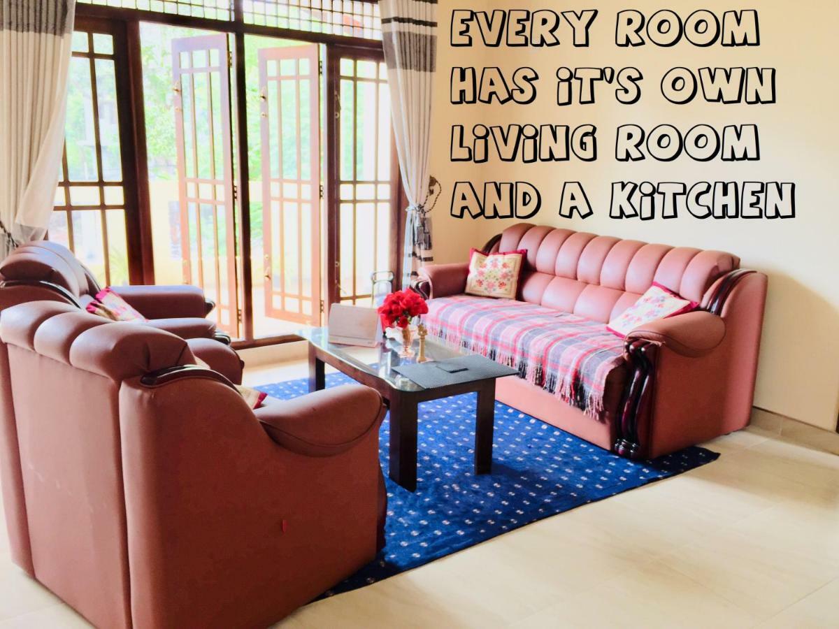 Sweet Home Tourist Rest, Cooking Classes & Tours 아누라다푸라 외부 사진