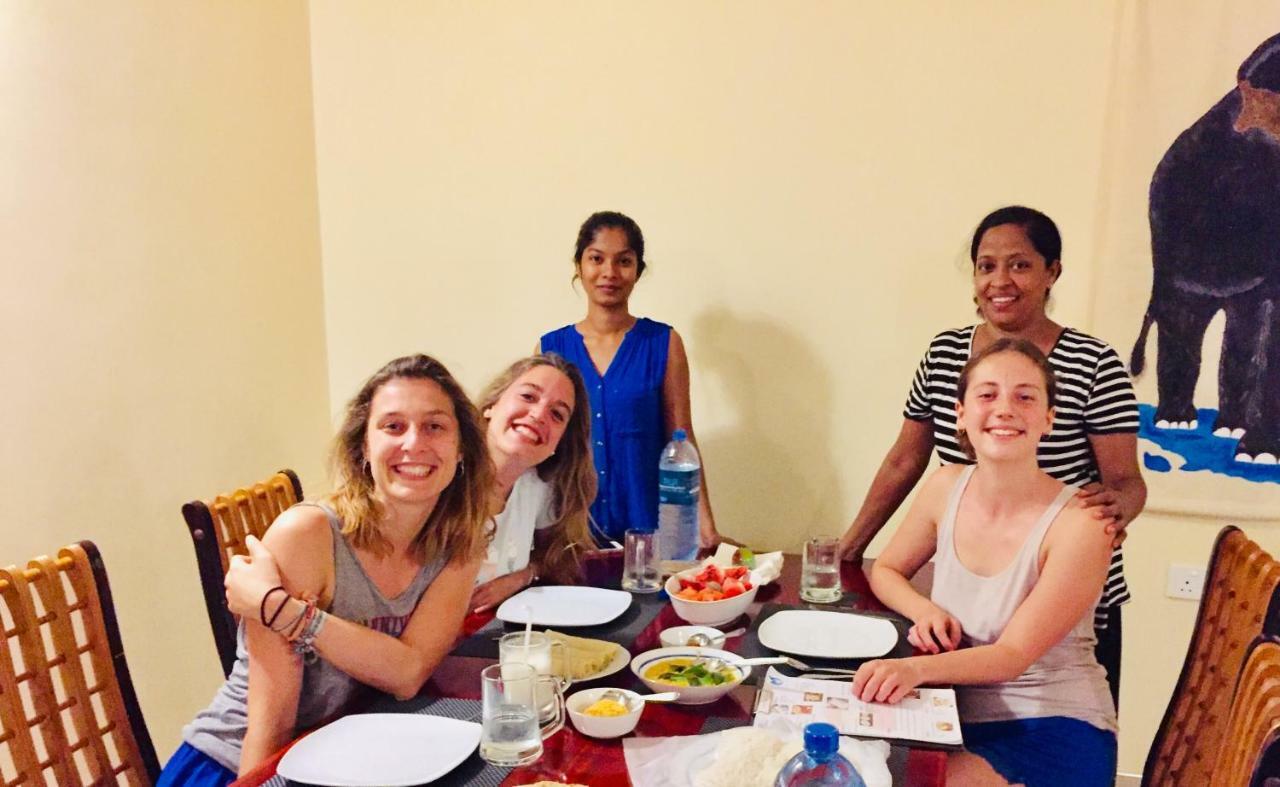 Sweet Home Tourist Rest, Cooking Classes & Tours 아누라다푸라 외부 사진