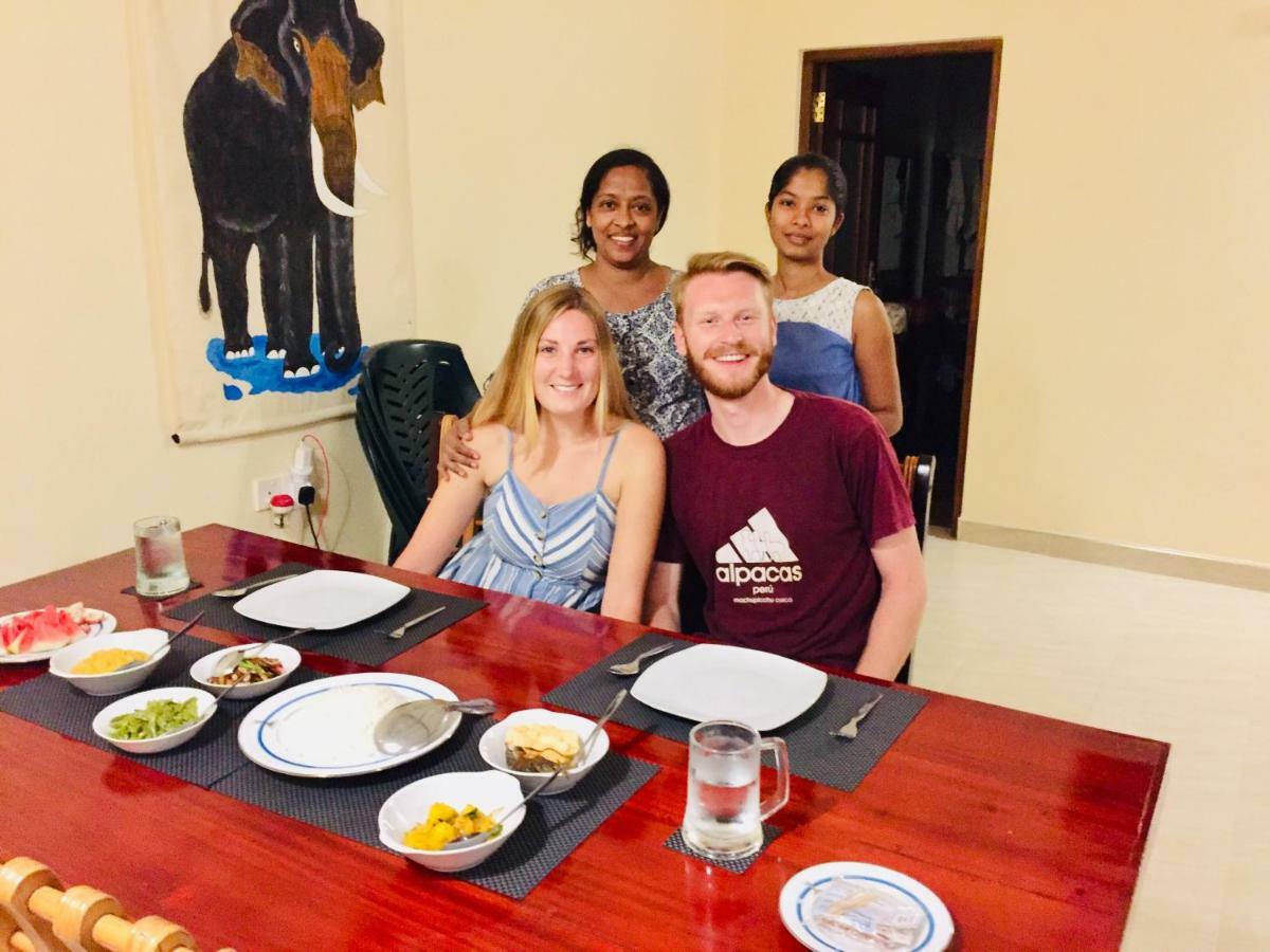 Sweet Home Tourist Rest, Cooking Classes & Tours 아누라다푸라 외부 사진